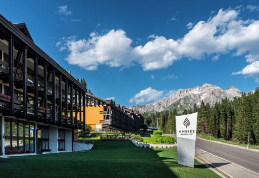 Residence AmbiezHotel Overview