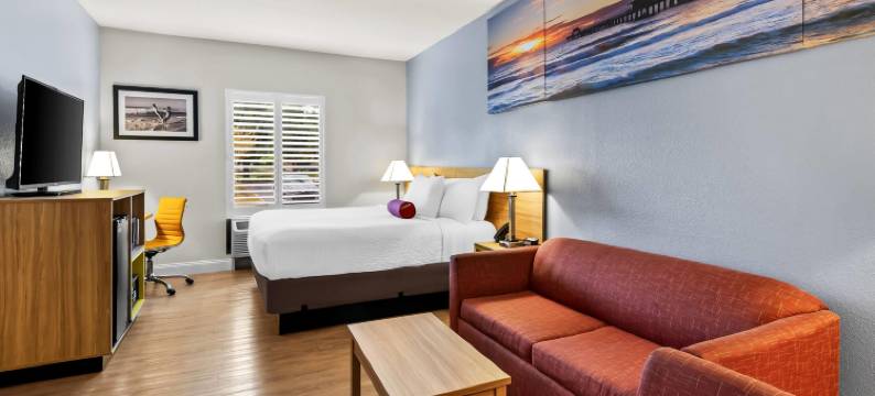 莱克兰戴斯套房酒店(Days Inn & Suites by Wyndham Lakeland)图片