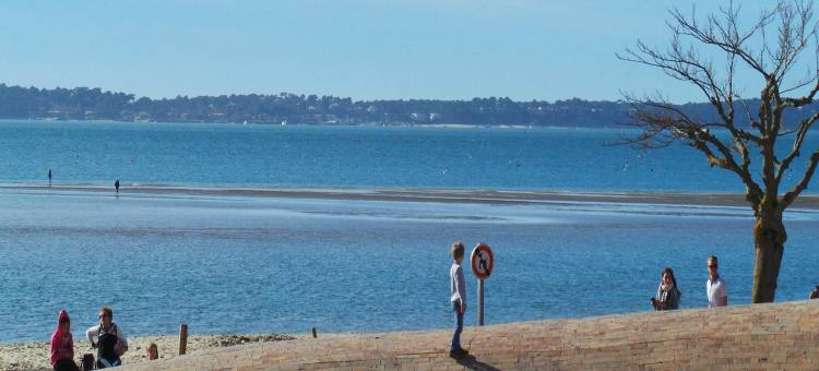 Cottage in Aquitaine with Bubble Bath图片