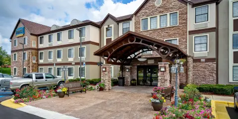 Staybridge Suites 大急流城的KENTWOOD by IHG