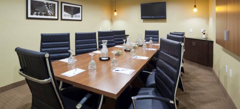 罗杰斯智选假日酒店及套房(Holiday Inn Express & Suites ROGERS by IHG)图片