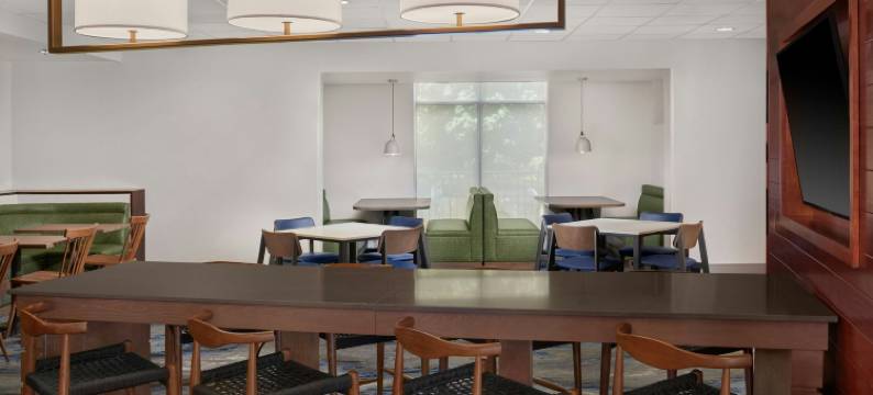 万枫酒店及套房夏洛特机场(Fairfield Inn & Suites Charlotte Airport)图片