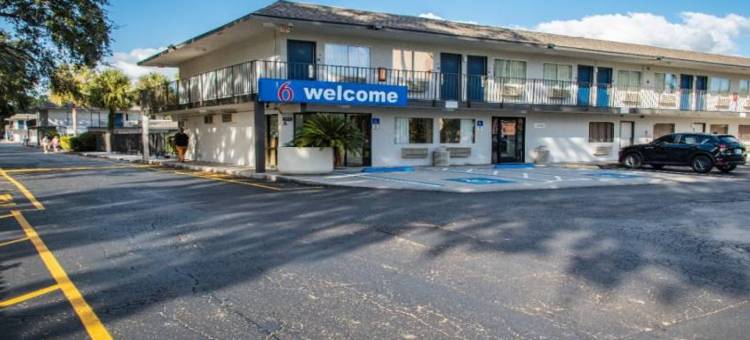 奥兰多6号基西米正门东汽车旅馆(Motel 6 Kissimmee, FL - Orlando)图片