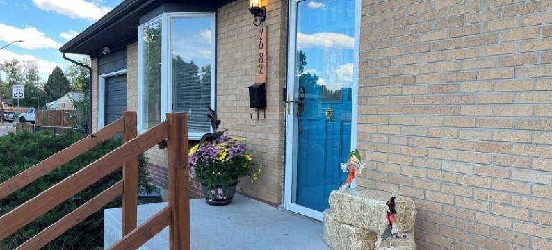 Cozy Den Retreat - Hot Tub - Game Room - BBQ - Fire Pit Min to Downtown Denver图片