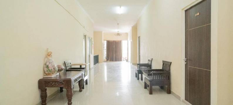 红多兹酒店@泗水苏科马马农格尔(RedDoorz at Sukomanunggal Surabaya)图片