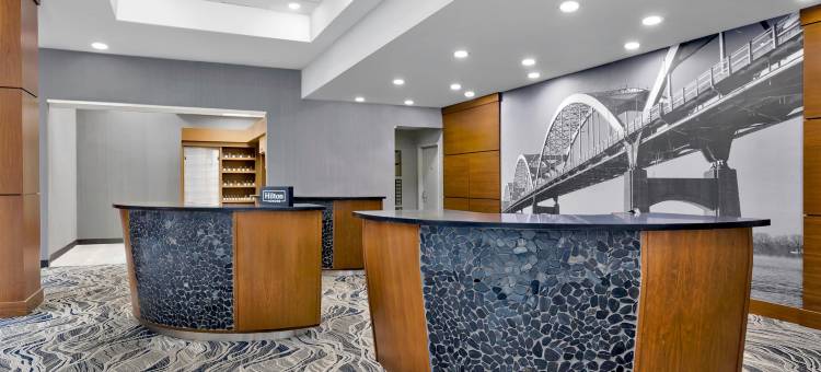 达文波特希尔顿逸林酒店(DoubleTree by Hilton Davenport)图片