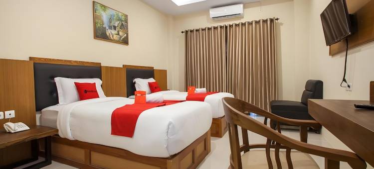 加兰丁香玛琅红多兹高级酒店(RedDoorz Premium @ Jalan Cengkeh Malang)图片