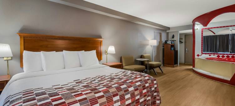 纽华克大学红顶套房酒店(Red Roof Inn & Suites Newark - University)图片