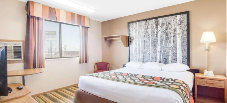 米切尔速8酒店(Super 8 by Wyndham Mitchell)图片