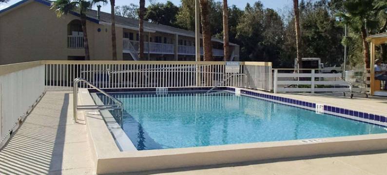 利斯堡链湖罗德威酒店(Rodeway Inn Leesburg Chain of Lakes)图片