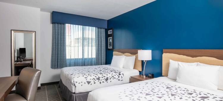 长岛市拉昆塔温德姆套房酒店(La Quinta Inn and Suites by Wyndham Long Island City)图片