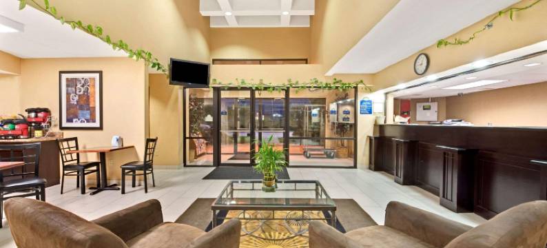 迪索托戴斯套房酒店(Days Inn & Suites by Wyndham DeSoto)图片