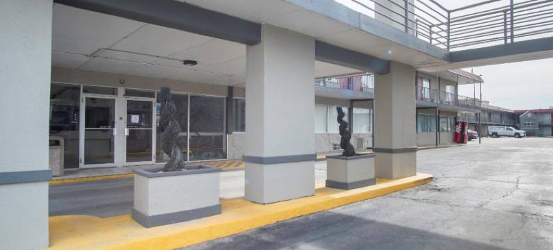 OYO 堪萨斯南哈钦森西第 4 大道酒店(OYO Hotel Hutchinson West 4th Ave)图片