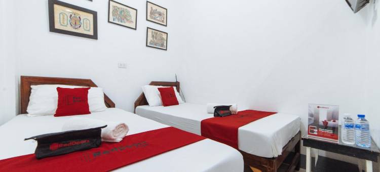 红多兹酒店- 伊洛伊洛加洛广场(RedDoorz @ Plaza Jaro Iloilo)图片