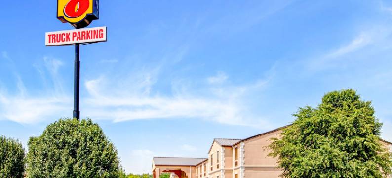 福雷斯特城速8酒店(Super 8 by Wyndham Forrest City AR)图片