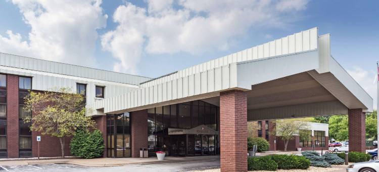 贝顿多夫温德姆华美达酒店(Ramada by Wyndham Bettendorf)图片