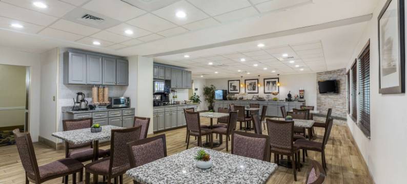新英格兰贝斯特韦斯特优质套房酒店(Best Western Plus New England Inn  Suites)图片