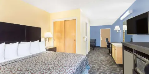 温德姆戴斯酒店及套房桃樹角/諾克羅斯