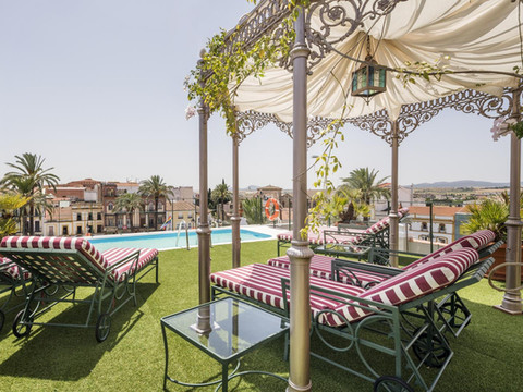 伊露尼翁梅里达宫酒店