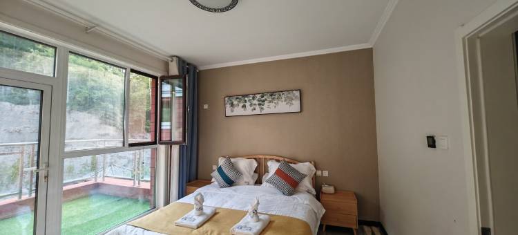 東篱山居度假别墅(承赤线分店)图片