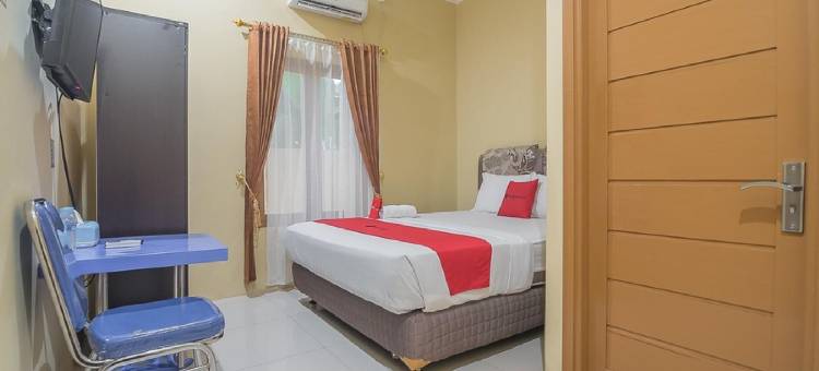 红多兹Plus酒店-近沙姆斯丁努尔机场3号(RedDoorz Plus Near Syamsudin Noor Airport 3)图片