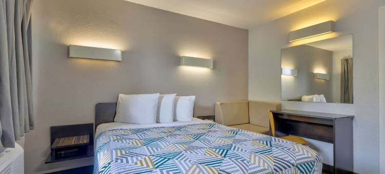 奥什科什6号汽车旅馆(Motel 6 Oshkosh, WI)图片