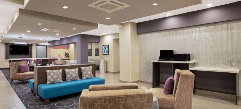 费耶特维尔拉昆塔温德姆套房酒店(La Quinta Inn & Suites by Wyndham Fayetteville)图片