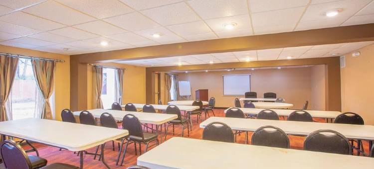 OYO 巴吞鲁日中城酒店(Motel 6 Baton Rouge, la - East - I-12)图片