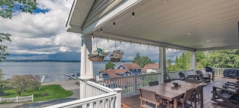 Jockey Lake House: Spacious Retreat With Game Room Near Race Track图片