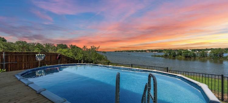 Lake House with Stunning Views & Pool in Fort Worth, TX图片