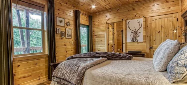 温馨壁炉木屋，配有山景、热水浴缸和游戏室(Cozy Fireside Retreat with Mtn Views, Hot Tub, and Gameroom)图片