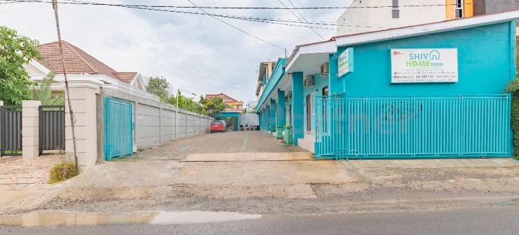 希瓦家园沙利亚红伙伴靠近阿伦阿伦特加尔(Shiva Home Syariah RedPartner Near Alun Alun Tegal)图片