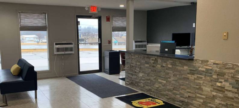 温德姆速8酒店柯克斯维尔-大学区(Super 8 by Wyndham Kirksville University Area)图片