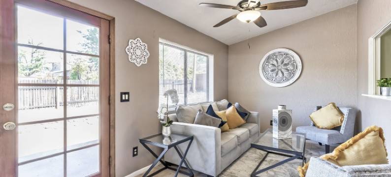 豪华私宅享有红石景观(Luxurious Home with Red Rock Views)图片