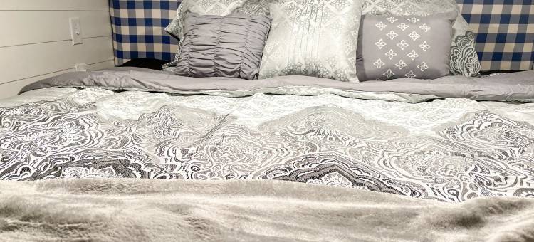 Lakefront Relaxation and Stunning Views - Charming Glamping Escape图片