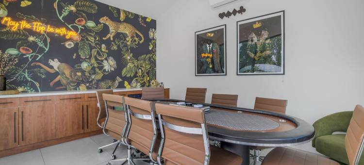 卡利法别墅 - 度假村风格生活，带私人泳池、水疗和剧院(Villa Califa - Resort-style Living w/ Private Pool, Spa & Theater)图片