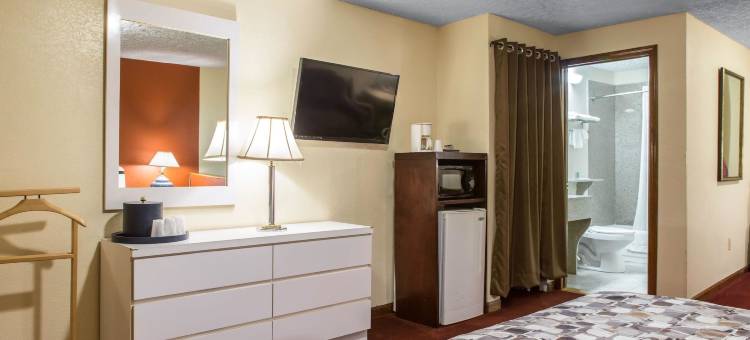 布兰福尔德 - 吉尔福德罗德威套房酒店(Rodeway Inn & Suites Branford - Guilford)图片