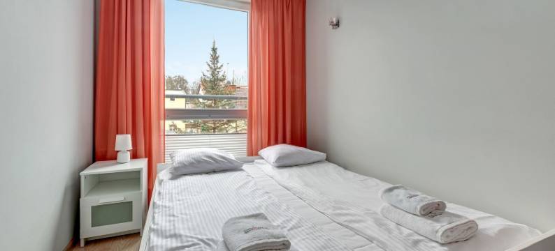 大教堂与房屋 - 日出公寓(Sunrise Apartments Close to the Beach & by Noclegi Renters)图片