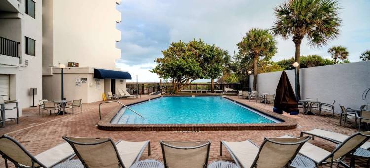 可可比奇海滩海滨拉昆塔温德姆套房酒店(La Quinta Inn & Suites by Wyndham Cocoa Beach Oceanfront)图片