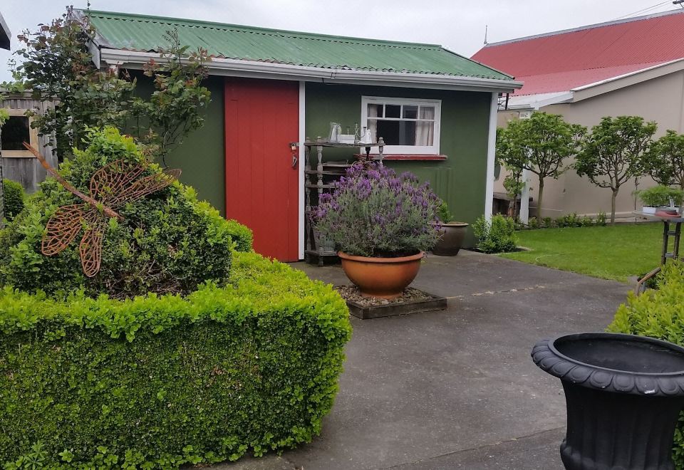 Designer Cottage Hotel Overview