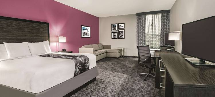 达拉斯大草原城北拉昆塔温德姆套房酒店(La Quinta Inn & Suites by Wyndham Dallas Grand Prairie North)图片