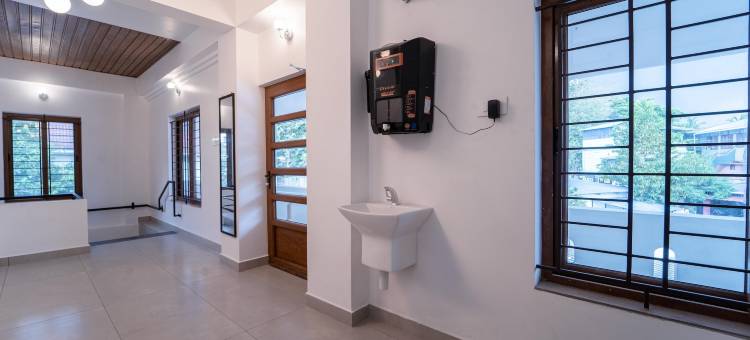 Treebo 西堡神圣(Treebo West Fort Divine)图片