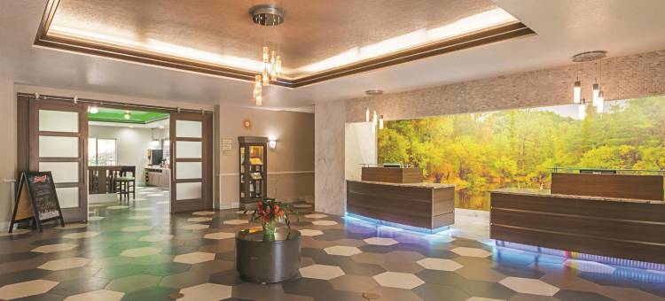 休斯顿金伍德医疗拉昆塔温德姆套房酒店(La Quinta Inn & Suites by Wyndham Kingwood Houston IAH Airpt)图片