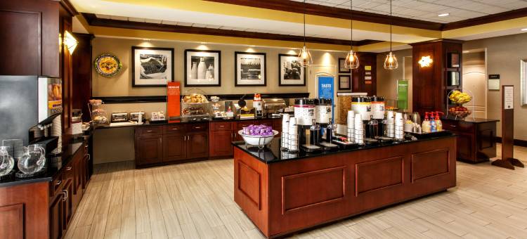 斯塔顿希尔顿欢朋酒店(Hampton Inn & Suites Staten Island)图片