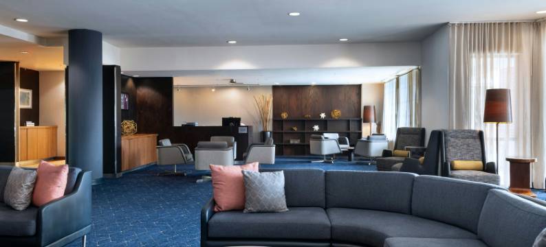 奥马哈阿克萨本村万怡酒店(Courtyard Omaha Aksarben Village)图片