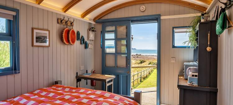 康瓦尔郡山林小屋，享有Widemouth海湾景观(Lodge in Cornwall with Widemouth Bay Views)图片