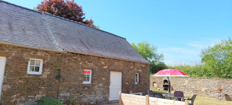Stone House near Penze River and Morlaix Bay图片