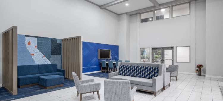 智选假日套房酒店圣迪马斯(Holiday Inn Express & Suites San Dimas)图片