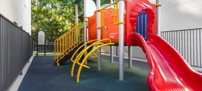 带泳池、烧烤区和游乐场的两卧室家庭度假屋(2-Bed Family Haven with Pools, BBQ & Playgrounds)图片