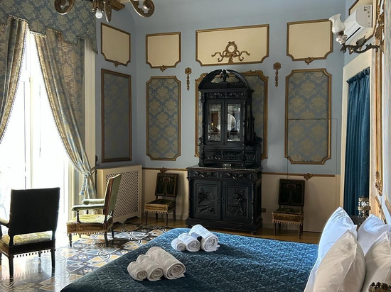 卡拉法马达洛尼魅力民宿